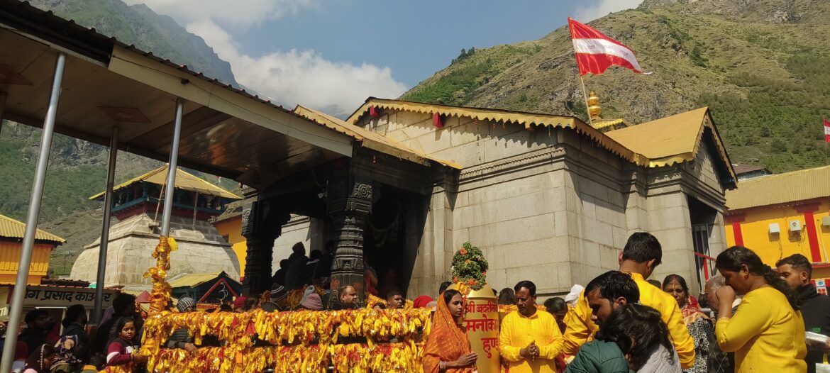 Badrinath: Kya Mobile aur Reels Wali Bheed Asli Hai? Badrinath: Kya Mobile aur Reels Wali Bheed Asli Hai?